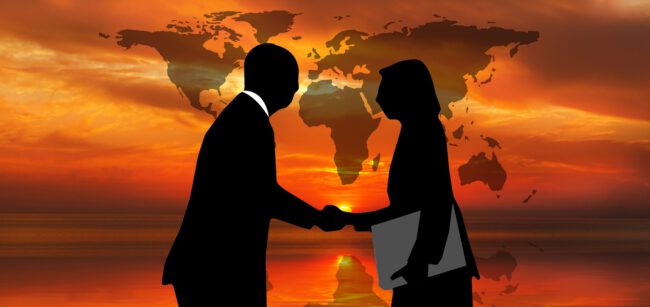 Kézfogás (Fotó: Pixabay)